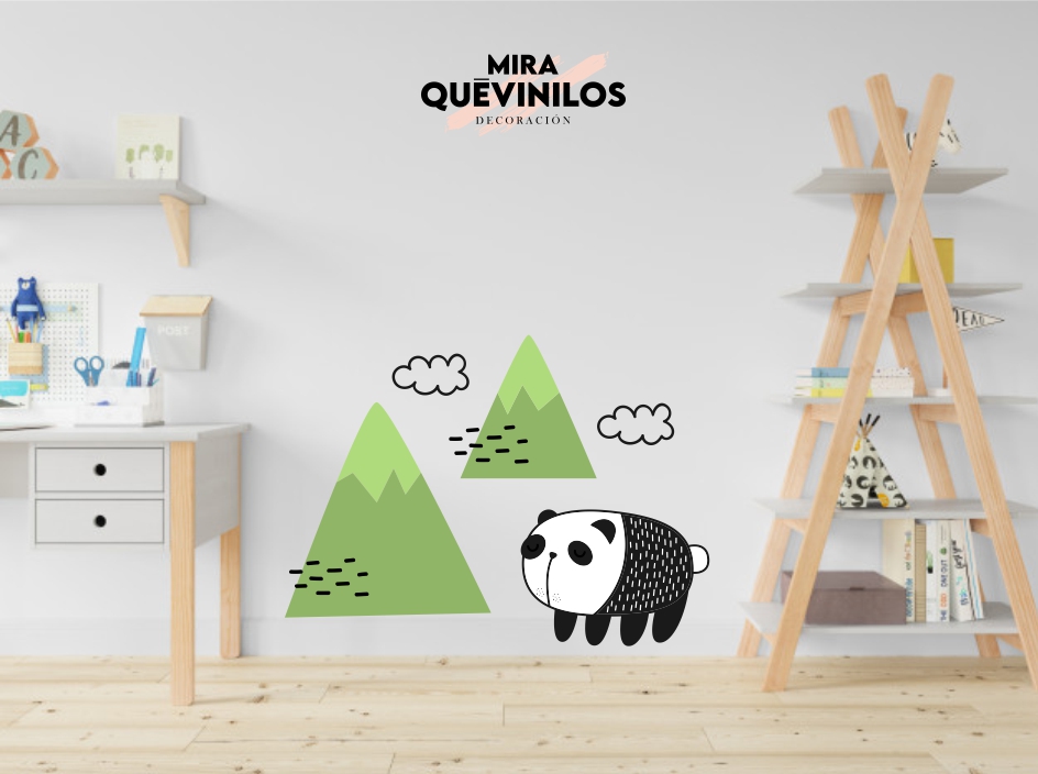 Oso panda en las montañas